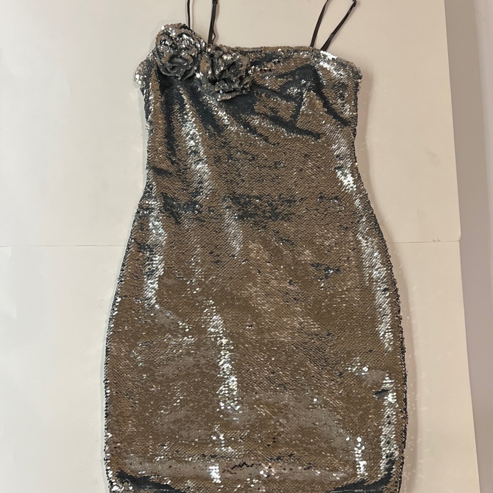 New with no tag Liv Foster Women’s Silver Sequin Dress in size x-small